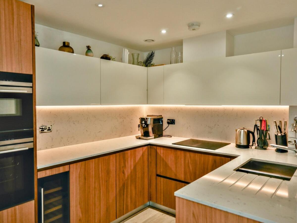 Skyline 1br View Near Tower Bridge London